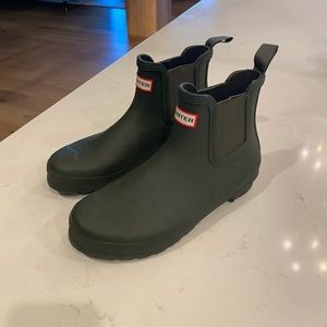 Green hunter chelsea boots